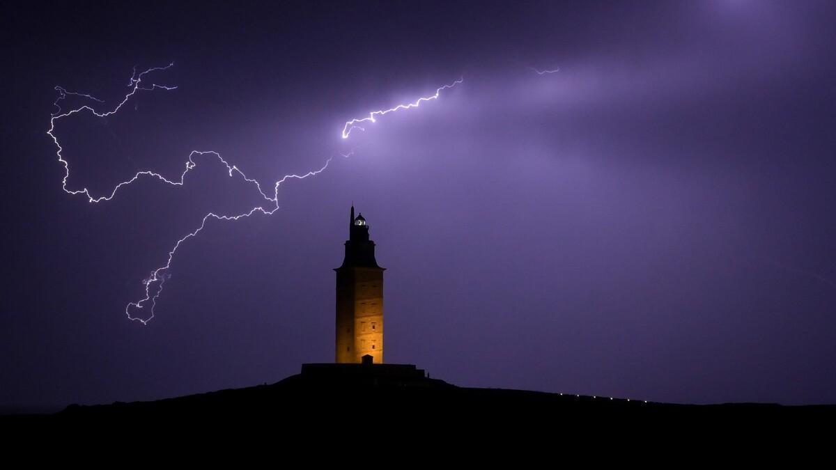 Imagen captada de un rayo en A Coruña