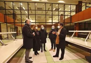La Universidad se plantea alquilar o comprar edificios a Zona Franca para impartir clases en el centro