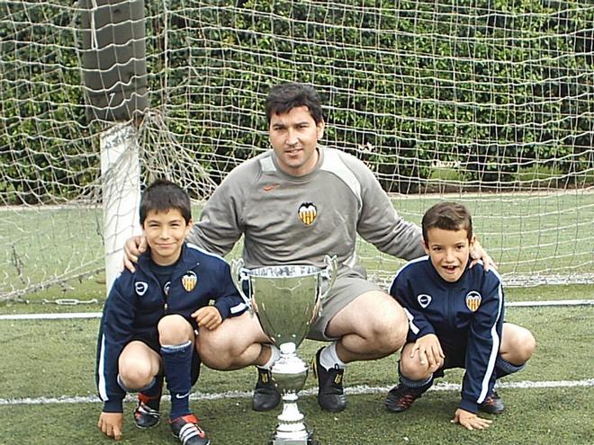 Carlos Soler ingresó en las categorías inferiores del Valencia con 7 años hasta debutar en 2016