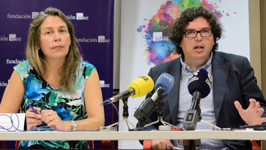 Cristina del Río y Rubén Gutiérrez, ayer, durante la presentación.