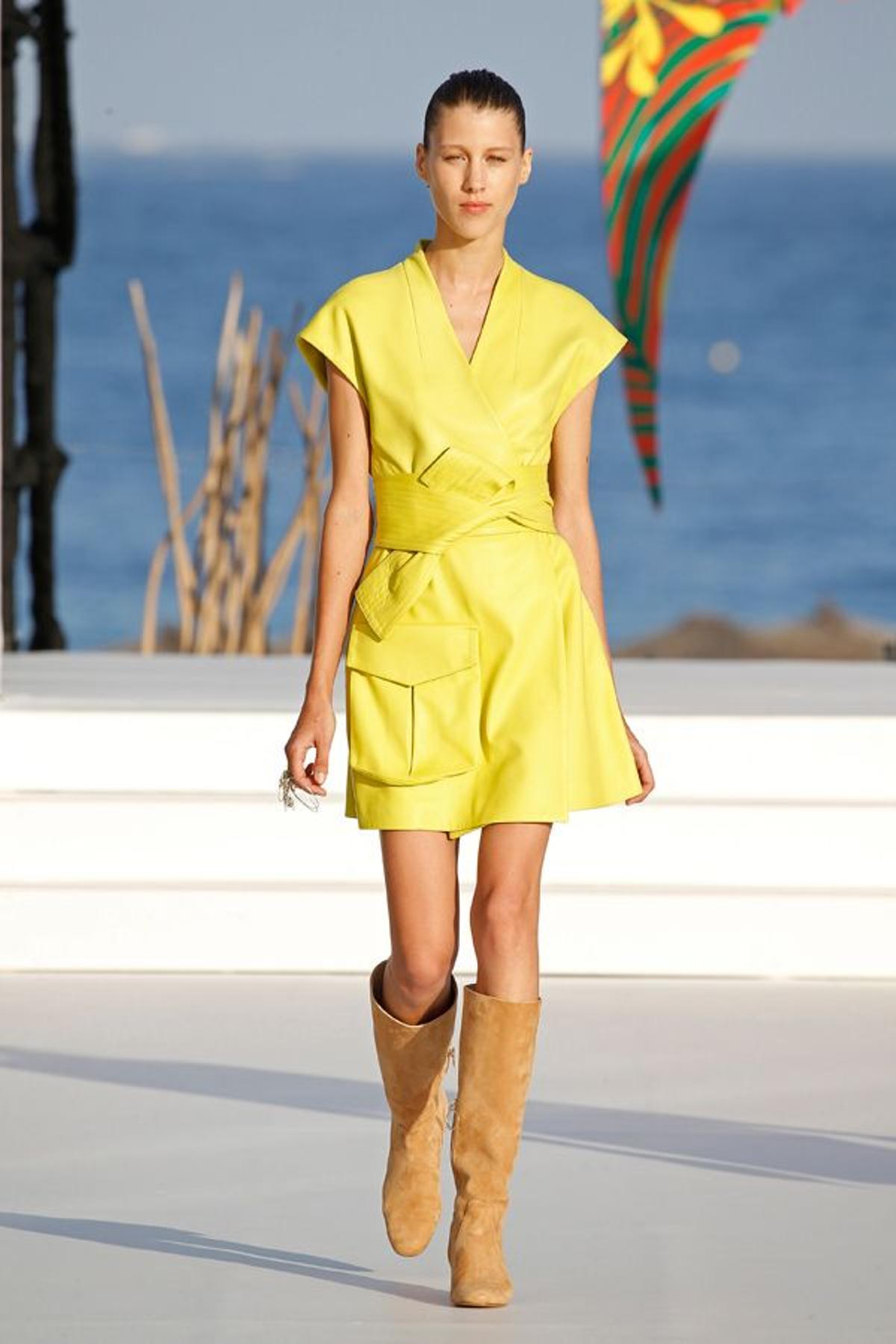 Mercedes Benz Fashion Weekend Ibiza: look de cuero fluor de Teresa Helbig