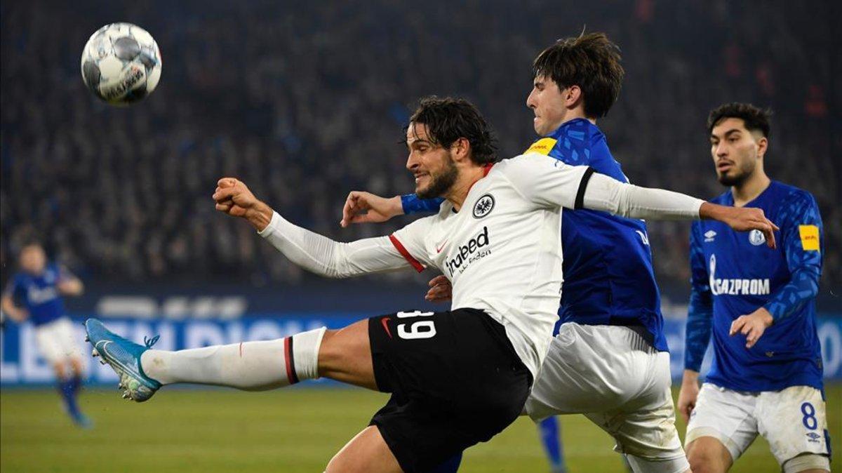 Miranda jugó 77 minutos ante el Eintracht de Frankfurt