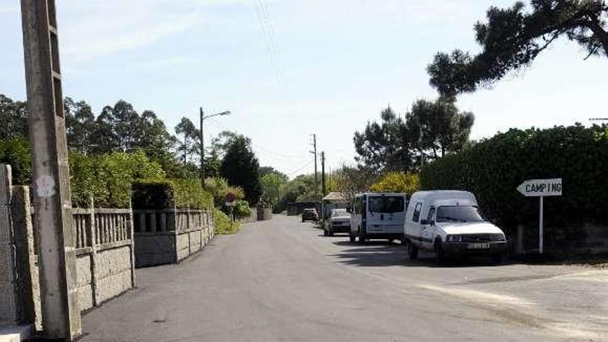 Vial de acceso a Carreirón, en A Illa de Arousa.  // Noé Parga