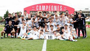 El Juvenil del Real Madrid, celebrando un nuevo título