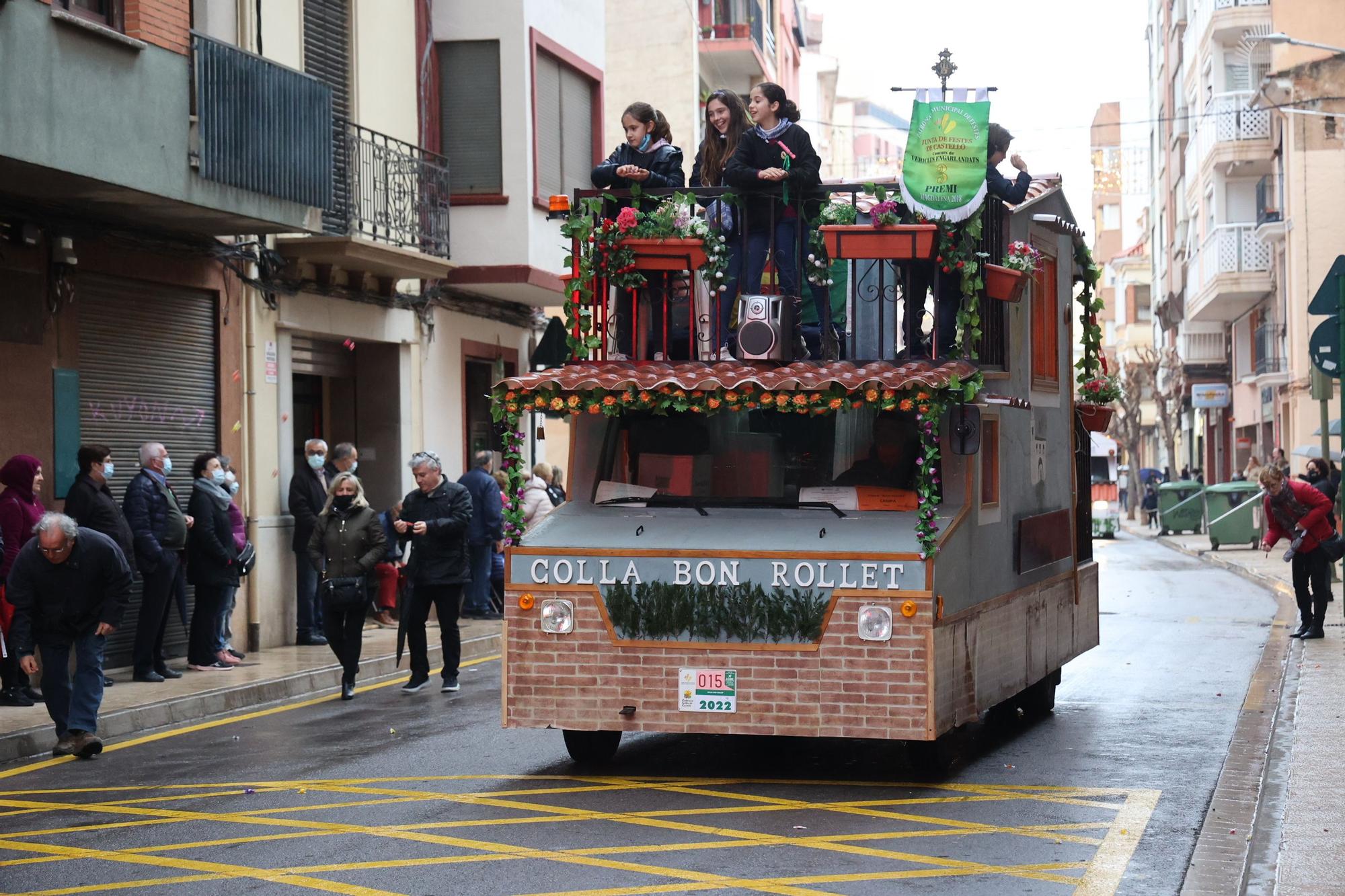 Las mejores imágenes del desfile de carros engalanados y collas de la Magdalena