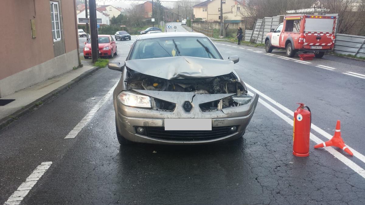 El turismo accidentado esta mañana.