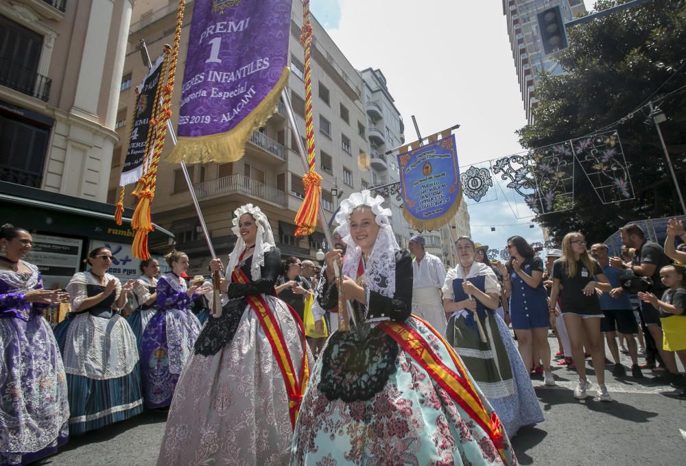 Hogueras 2019: El sábado festero arranca con el desfile de recogida de premios.