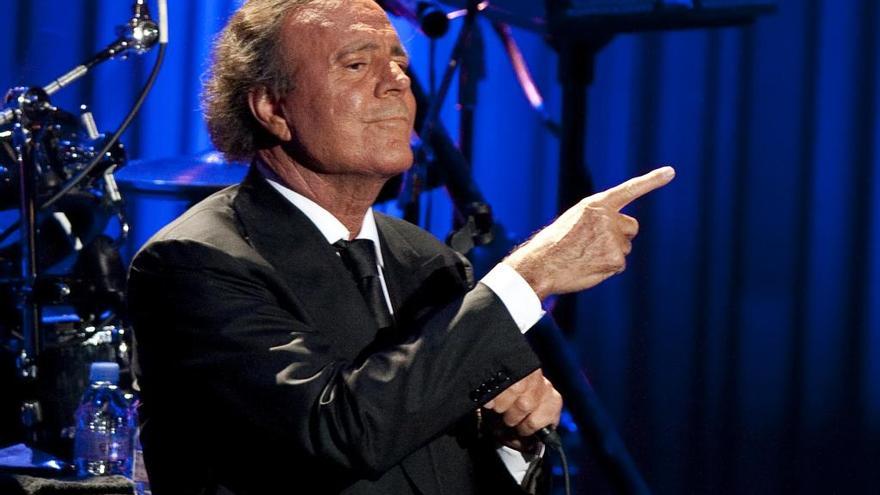 Julio Iglesias en su hasta ahora último concierto en València, en julio de 2012 en Les Arts.