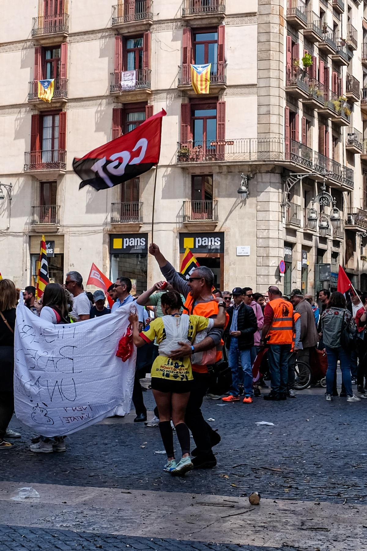 Manifestación de trabajadores de empresas de bus metropolitano (Avanza y Monbús) en la puerta del Ayuntamiento