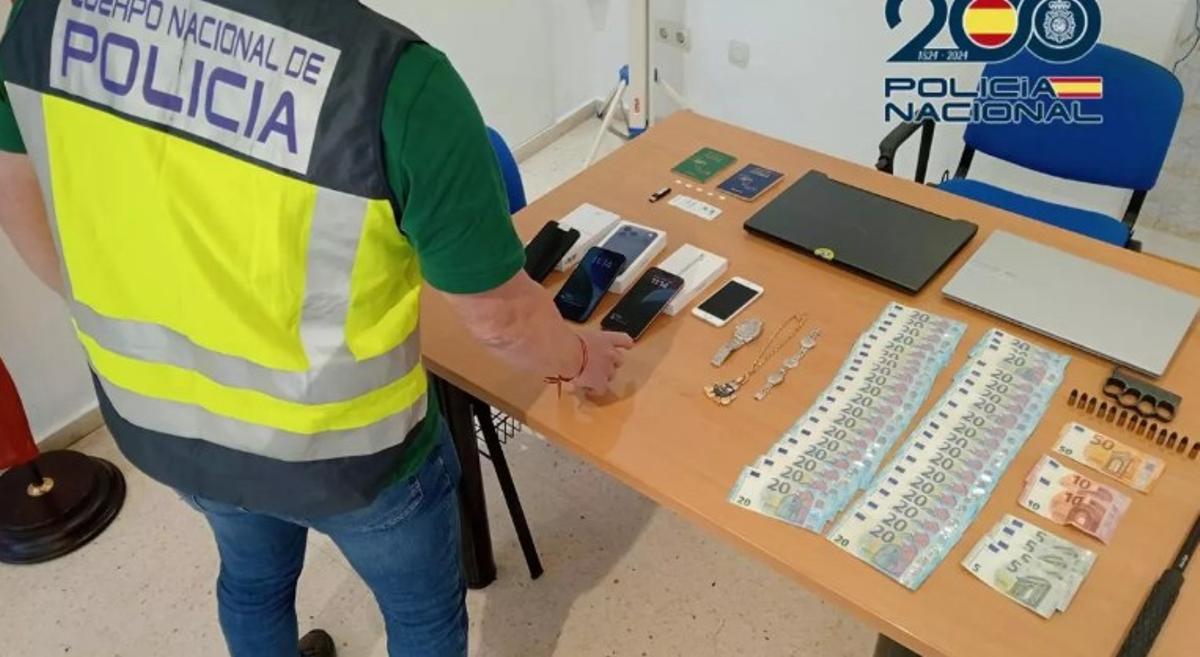 Полиция задержала 20 мошенников, обманывавших родителей в Валенсии