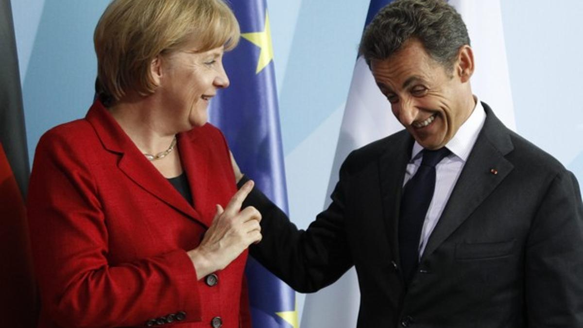 German Chancellor Merkel and France's President Sarkozy smile after news conference after talks at Chancellery in Berlin