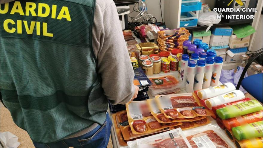 Tres detenidos por robar en Calp más de cien productos de supermercado