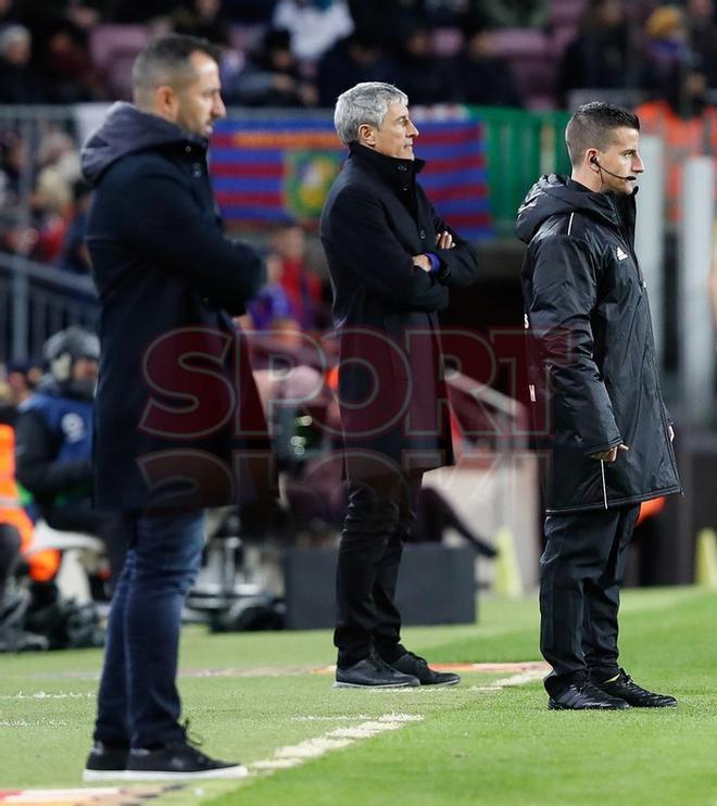 Las imágenes del estreno de Quique Setién en el banquillo del Camp Nou para el partido entre el FC Barcelona y el Granada de LaLiga Santander.