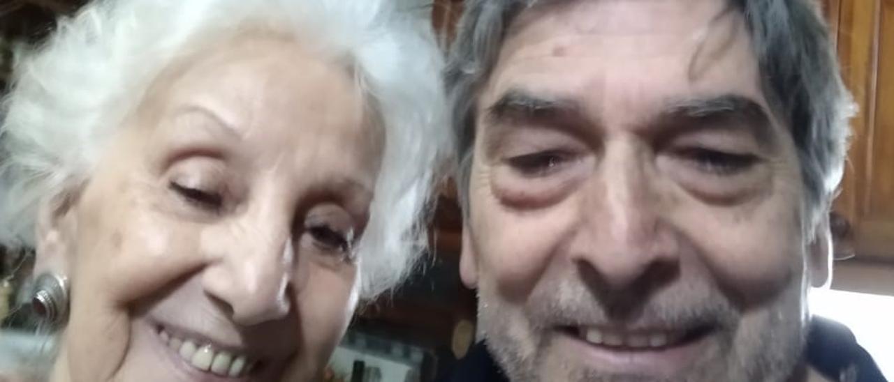 José Arturo Galiñanes Núñez, en una imagen reciente con Estela Barnes de Carlotto, presidenta de la asociación Abuelas de Plaza de Mayo.