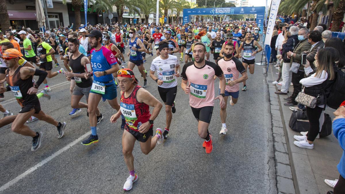 La salida de la carrera de 2021 desde la avenida de la Estación