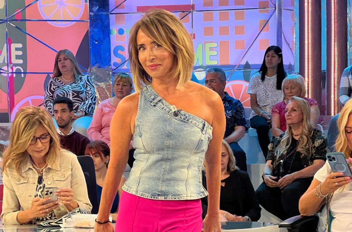 María Patiño en el plató de Sálvame con un 'look' de Zara.