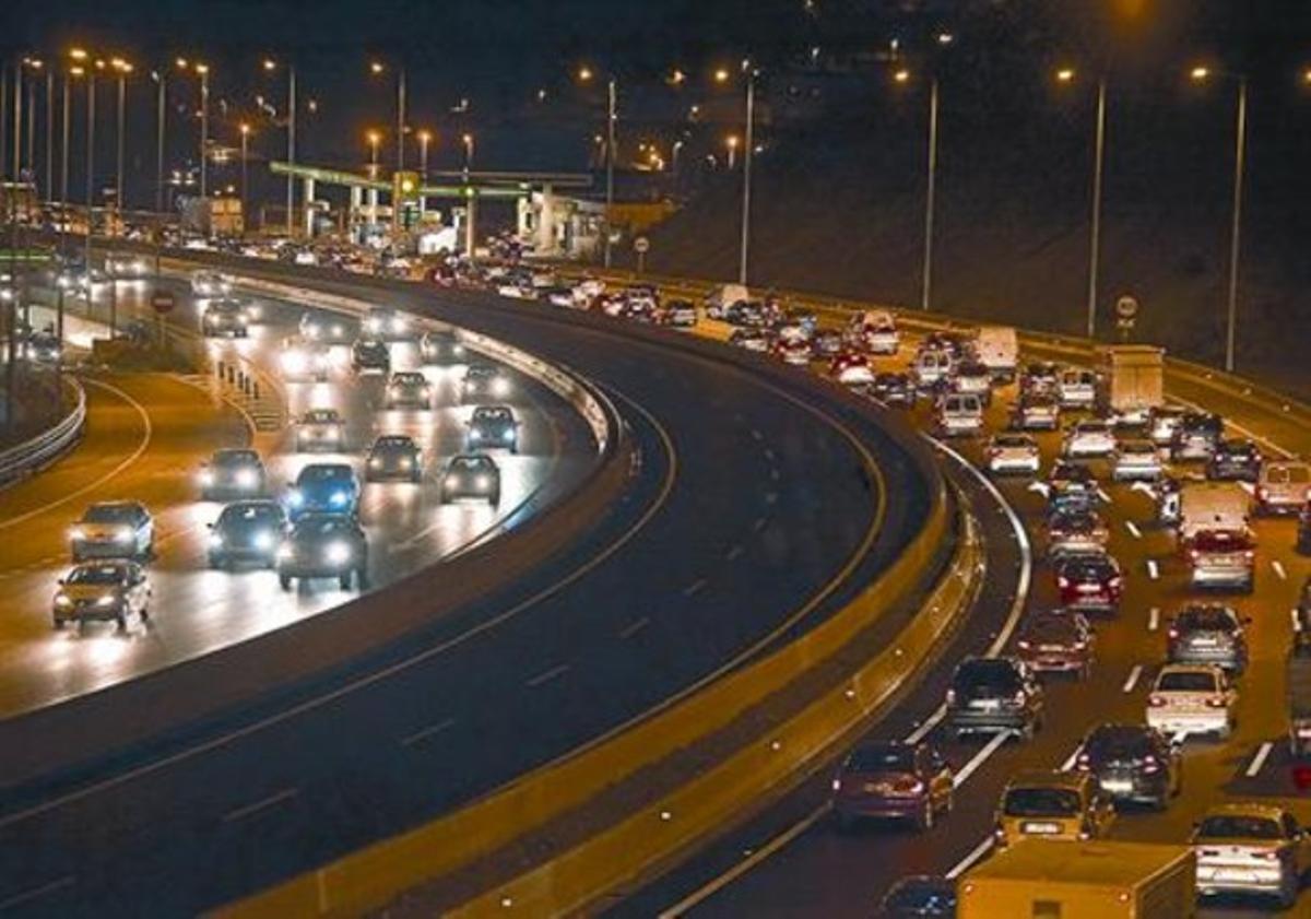 El carril bus-VAO desert (centre) i la C-58 amb molt trànsit, el 18 de gener passat.