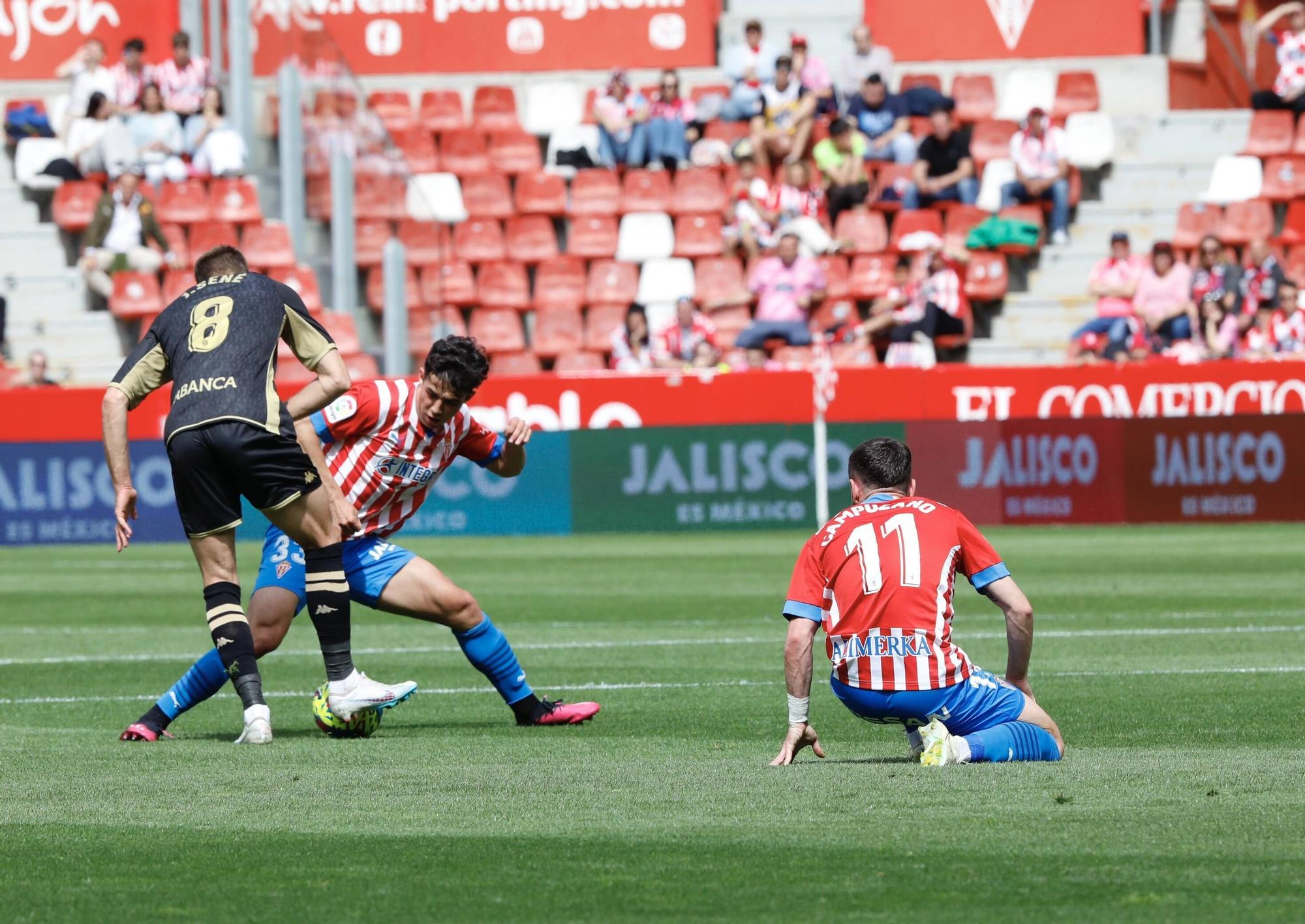 EN IMÁGENES: El Sporting vence al Lugo en El Molinón con un gran ambiente