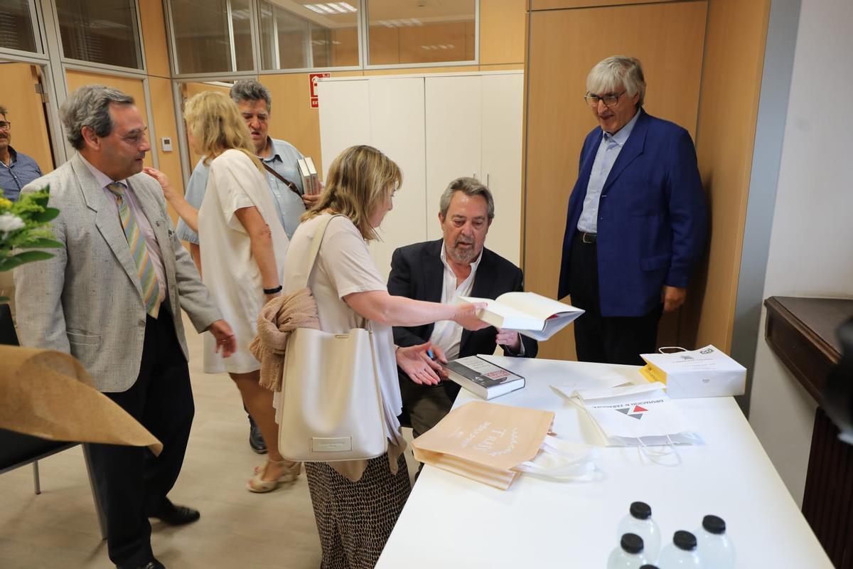 Presentación del libro de Juan Alberto Belloch en Zaragoza Presentación del libro de Juan Alberto Belloch en Zaragoza