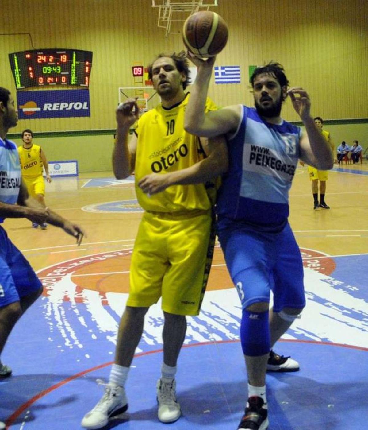 El duelo bajo tableros entre Alberto Rodríguez y Joseba Aramburu será otro de los atractivos. // Noe Parga