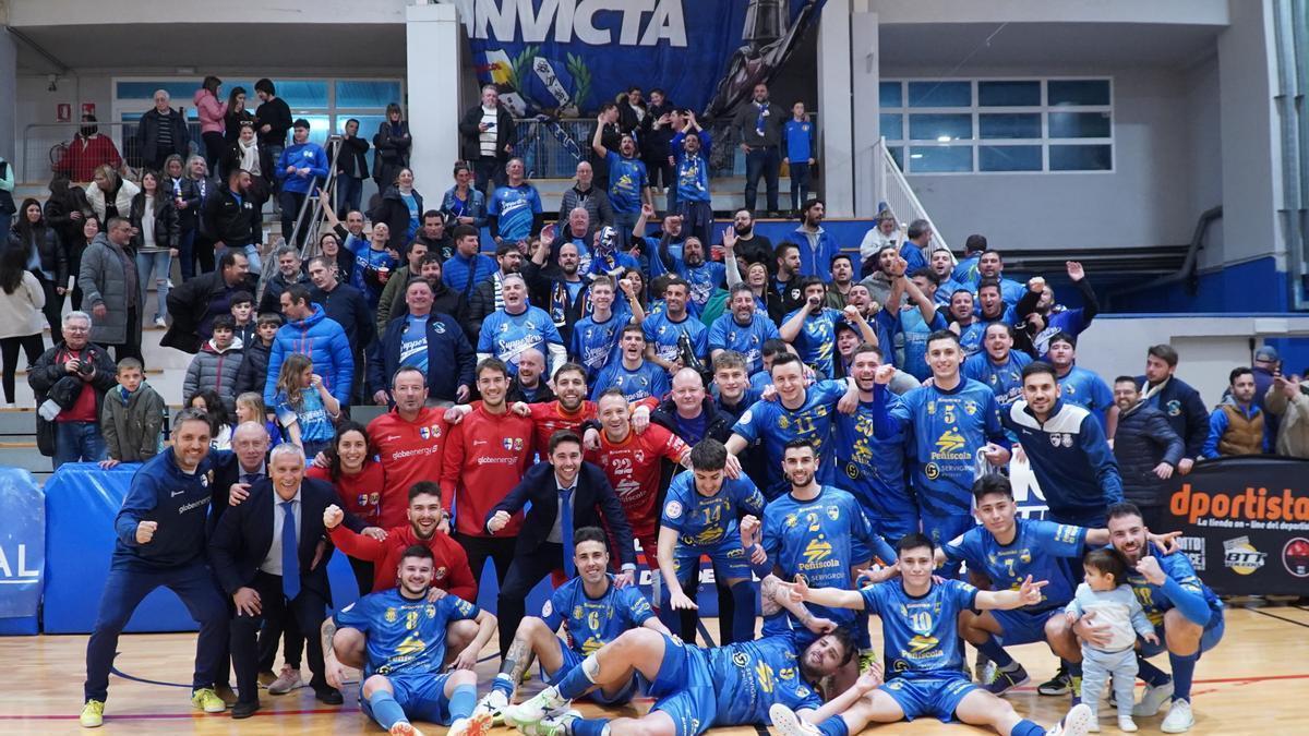 El Peñíscola celebra su clasificación para la Final Four tras tumbar por tercera vez a un Primera