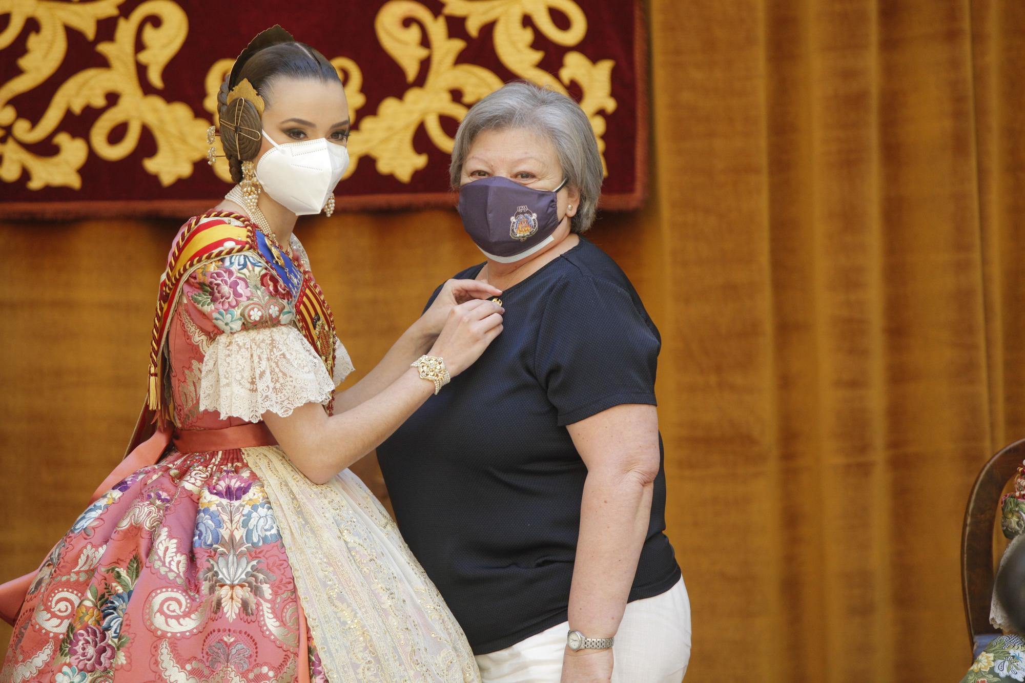 Imposición de "Bunyols de Brillants" de las fallas de Camins al Grau