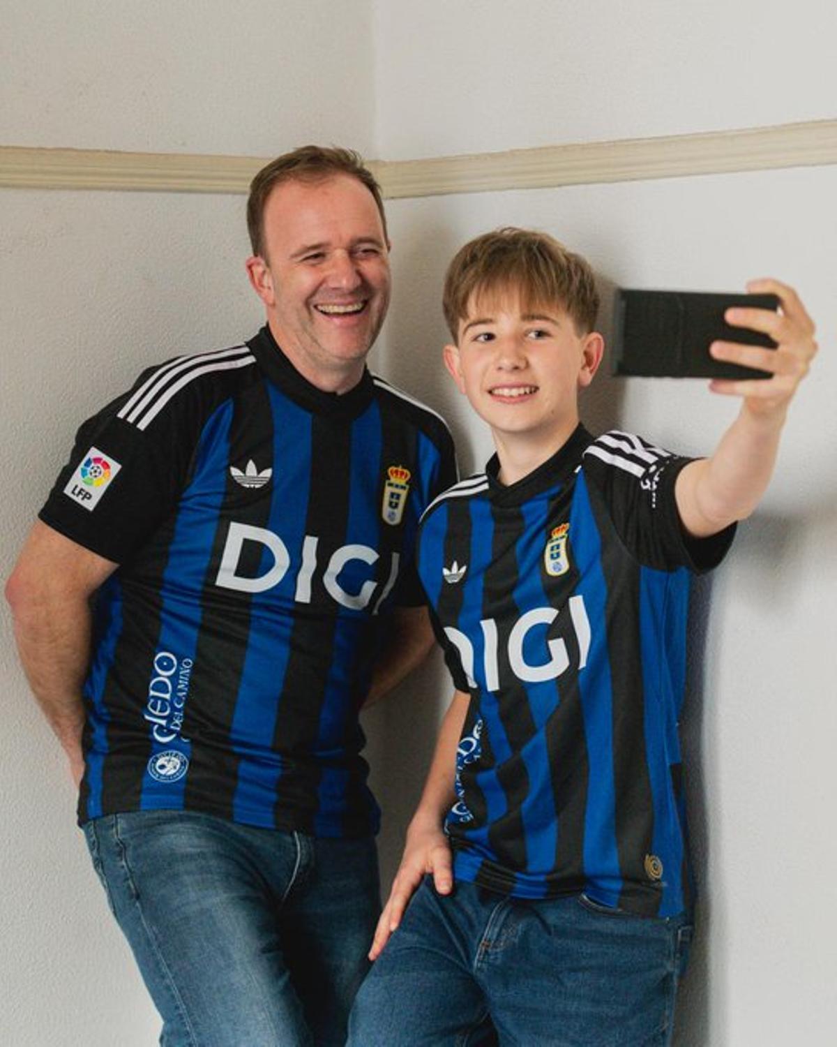 La camiseta retro del Oviedo
