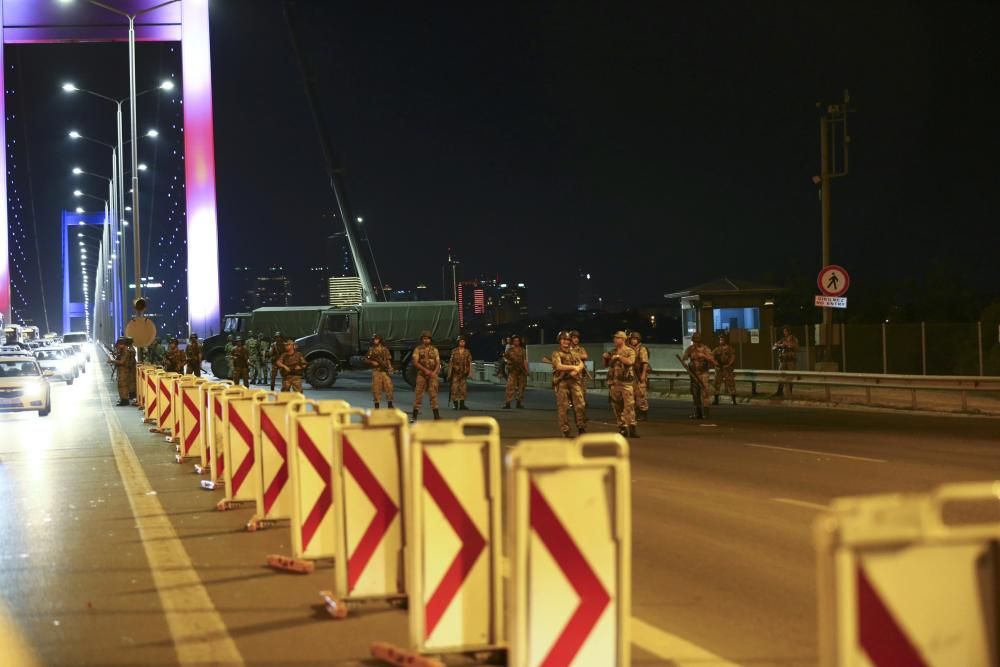 Soldats de l'exèrcit turc desplegats a Istanbul