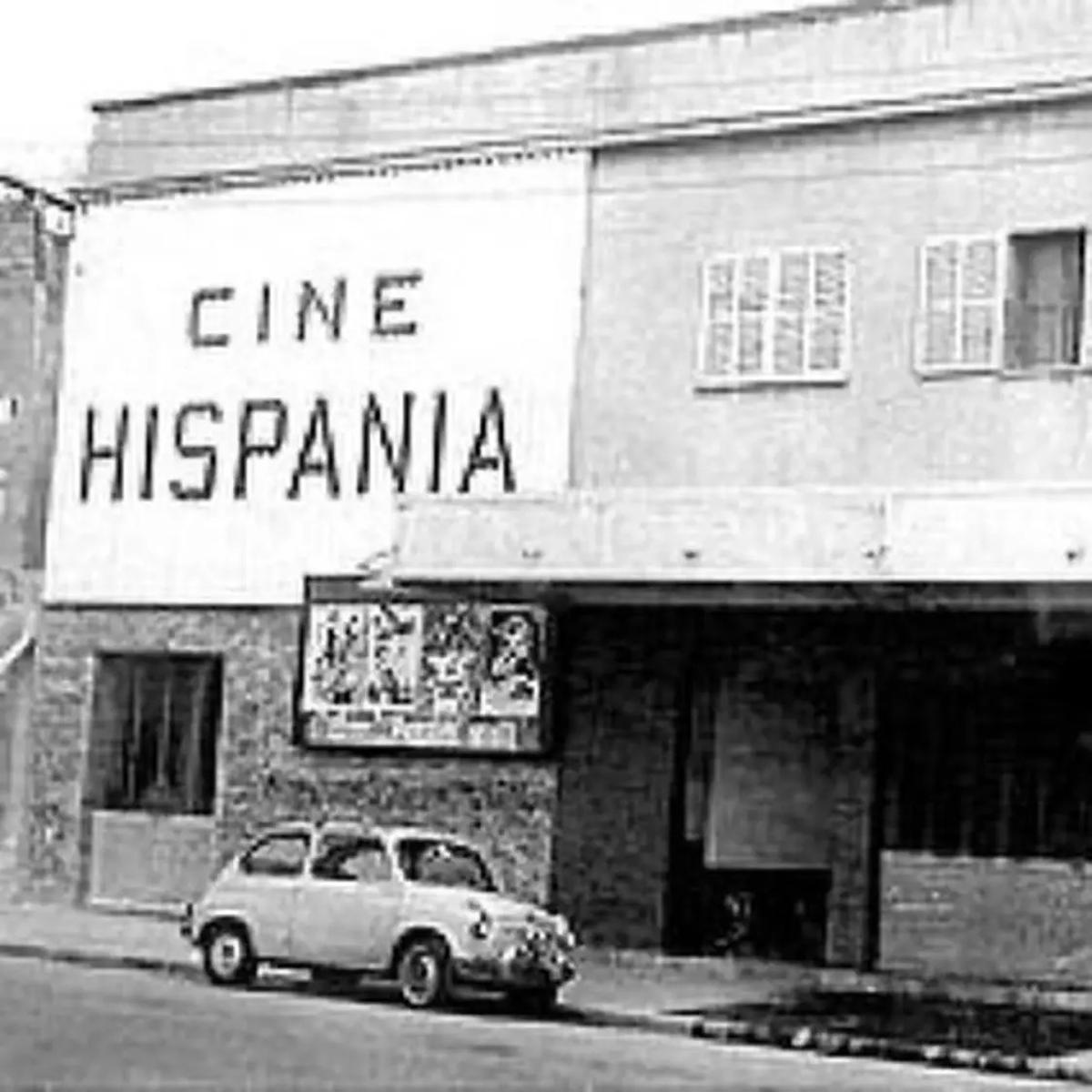 El ya desaparecido Cine Hispania, en el carrer Benet Pons i Fàbregues.