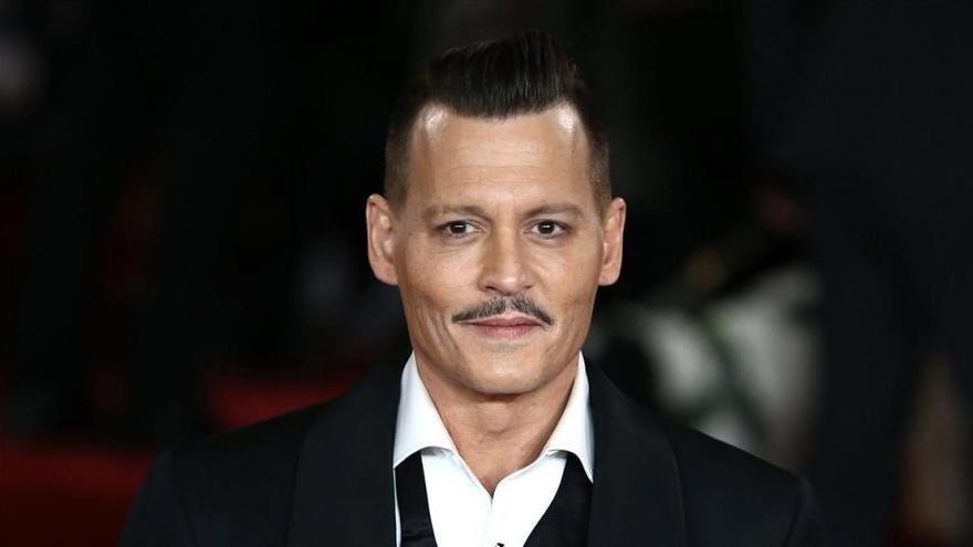 Johnny Depp, borracho en la presentación de su última película