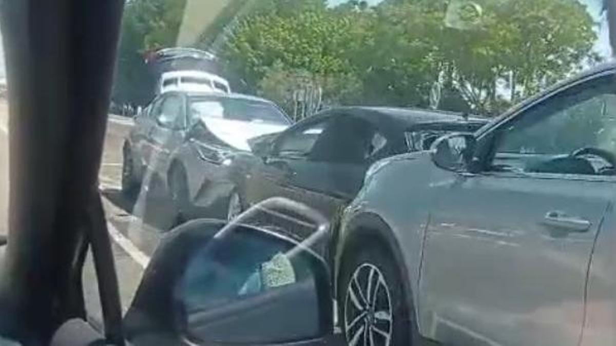 Colisión de varios vehículos en el cruce de Valdivia.