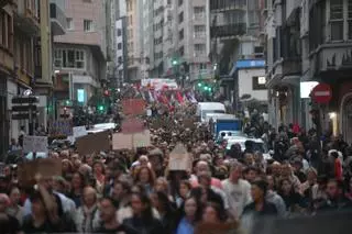 Manifestación en A Coruña en demanda de vivienda para todos y una huelga general