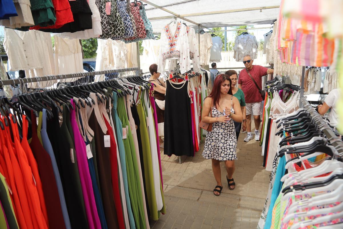 Un domingo en el mercadillo de El Arenal