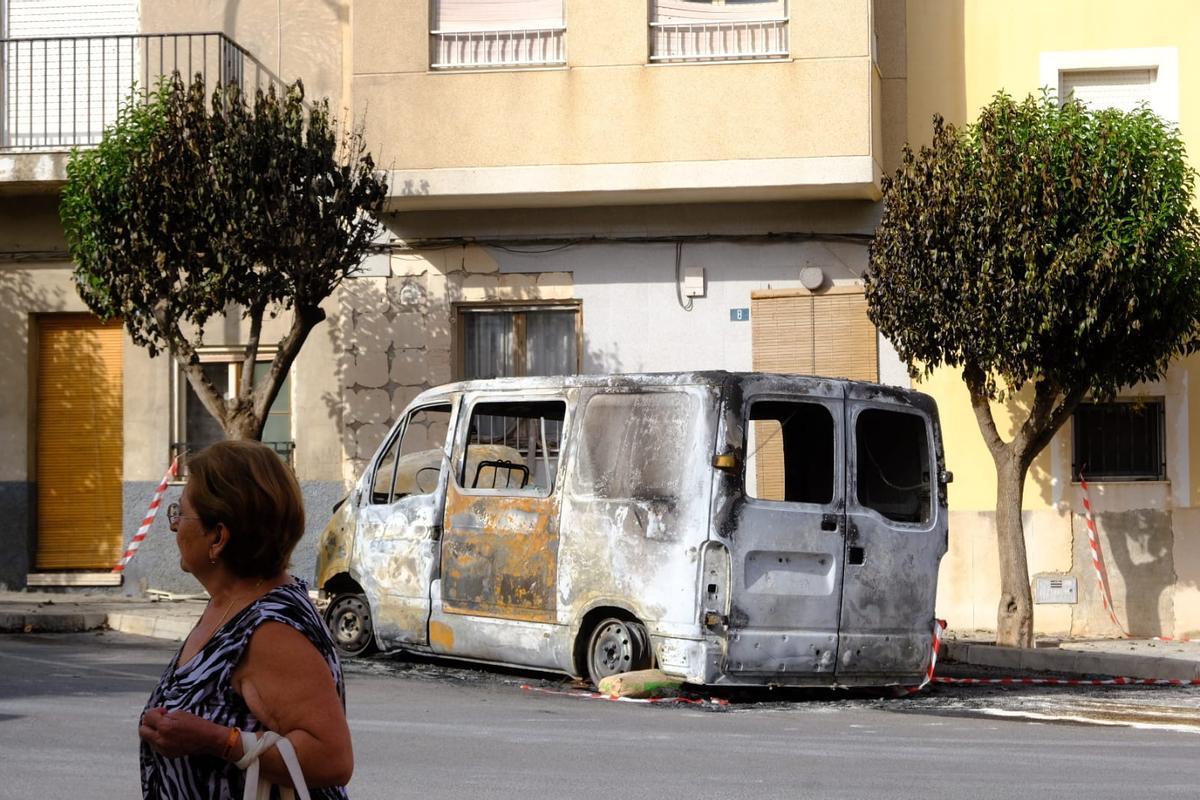 El estado en que ha quedado la furgoneta del padre del alcalde de Aspe