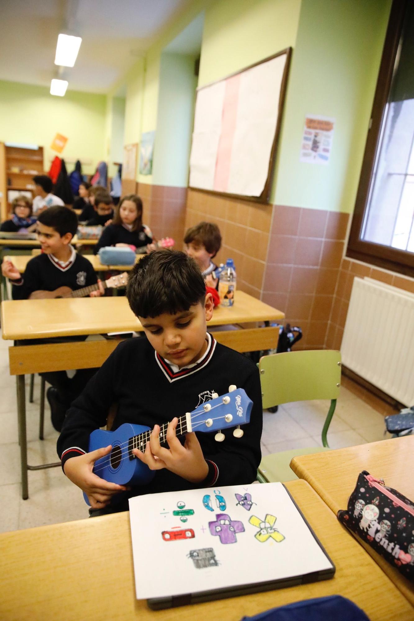 El Santo Ángel sustituye la flauta por el ukelele