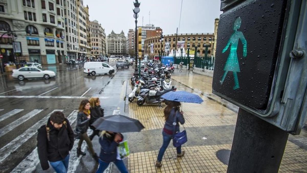 Uno de los primeros semáforos igualitarios instalados en Valencia.