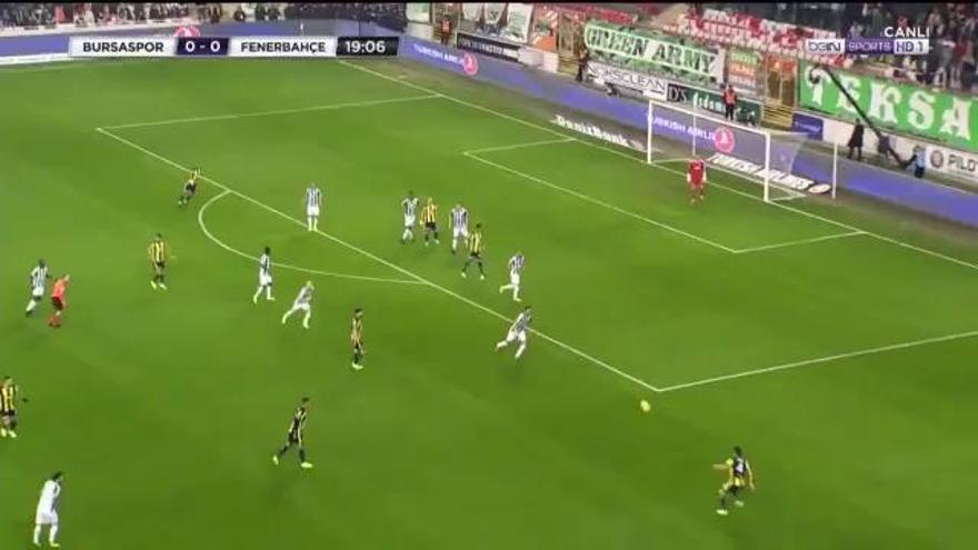 Otro golazo de Soldado con el Fenerbahce