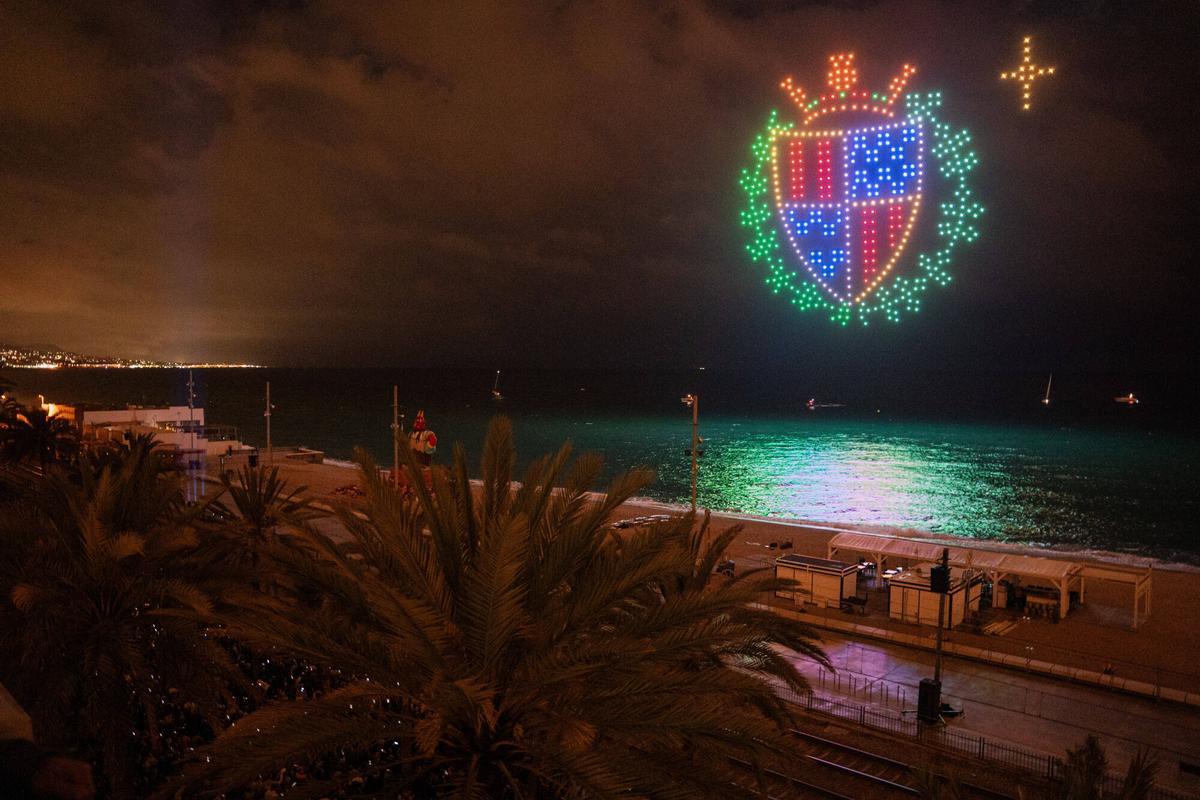 Espectacle de drons durant les Festes de Maig de 2025 a Badalona.