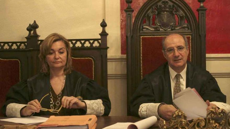 Los magistrados González (izquierda) y Garzón en un juicio. F