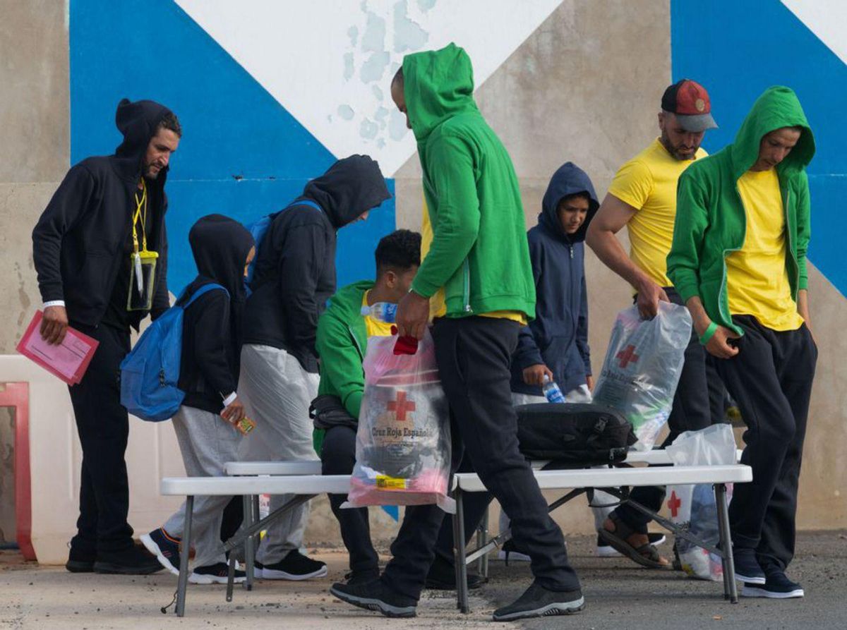 L’Estat reprèn la sortida de menors des de les Canàries amb comptagotes