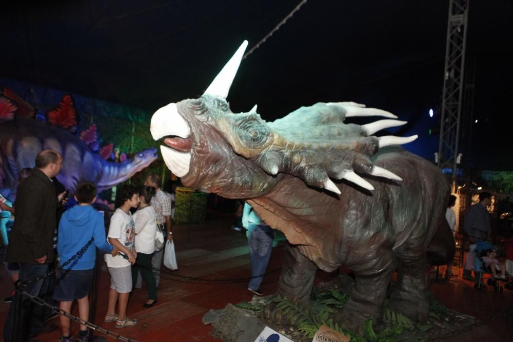 Impresionante exposición de dinosaurios en Gijón