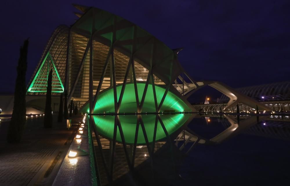 Las Artes y las Ciencias se iluminan de verde