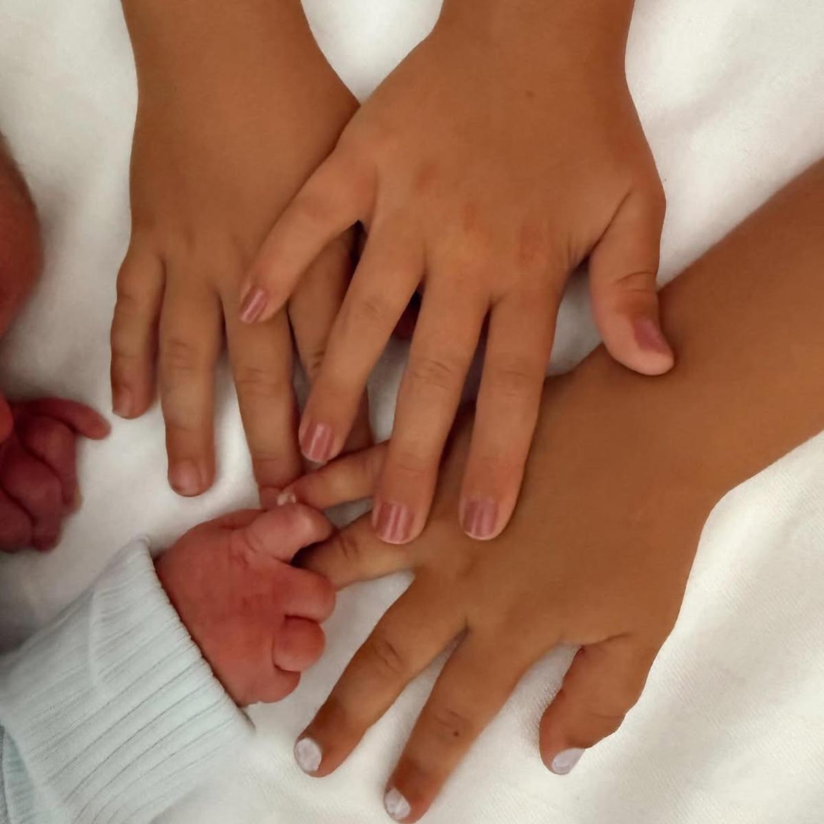 La cuarta hija del futbolista, Shai, se unía a la familia el pasado 15 de junio de 2025 rompiendo la curiosa tradición familiar de que todos sus hijos (Mía, Amaro y Alba) nacieran el 8 de abril.