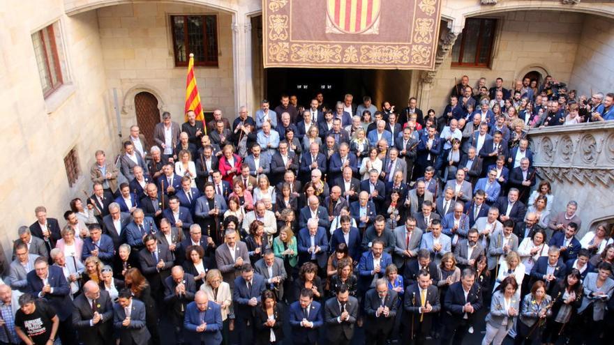 Alcaldes catalans amb el president i vicepresident del Govern, Quim Torra i Pere Aragonès, i el president del Parlament, Roger Torrent.