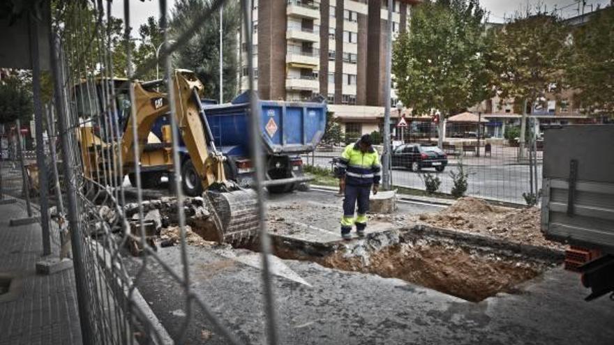 La coincidencia de dos zonas de obras complica el tráfico en el centro de Ibi