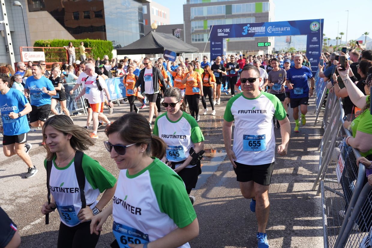Búscate en las fotos de la Carrera de las Empresas en Castellón