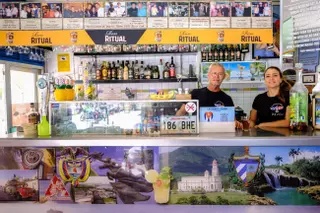 La Esquinita Latina cumple 24 años como consulado oficioso de Latinoamérica en Las Palmas de Gran Canaria