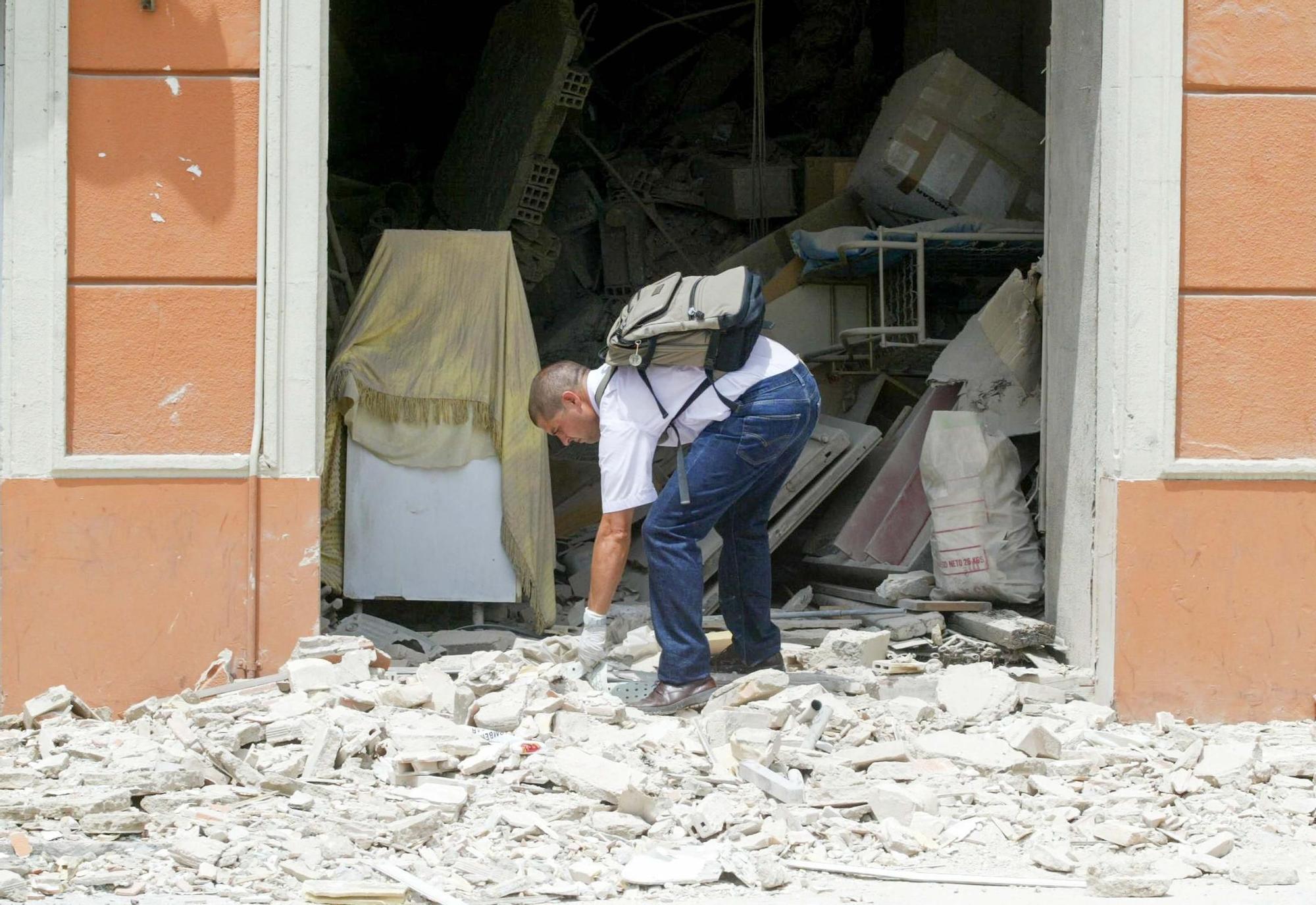 Estas son las fotos del hotel Bahia, uno de los dos atentados que cometió el etarra Asier Eceiza en 2003 en Alicante y Benidorm por los que ha sido condenado a a 182 años de carcel