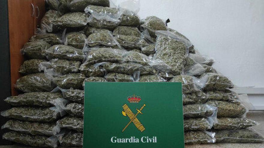 La droga comissada entre la càrrega d&#039;un camió a la Jonquera