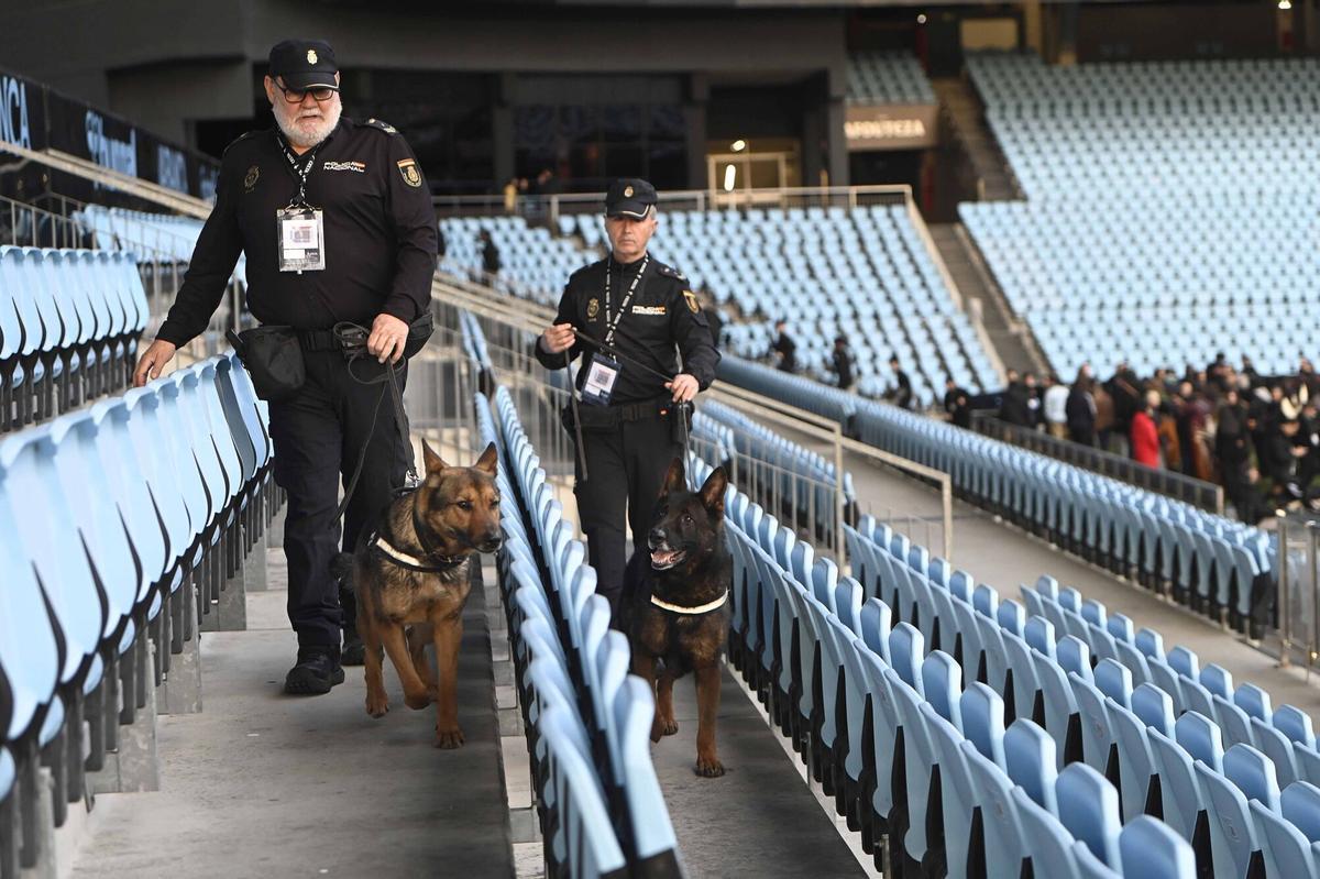 Dispositivo de la Policía Nacional en un partido de riesgo en Balaídos, el que enfrentó al Celta y al Real Madrid